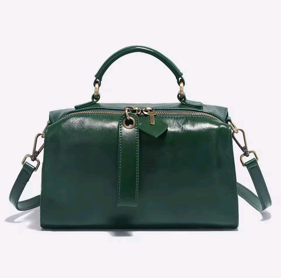 ASIA - Borsa a Spalla in Pelle Nera con Chiusura Dorata