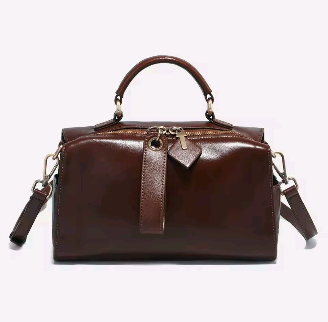 ASIA - Borsa a Spalla in Pelle Nera con Chiusura Dorata